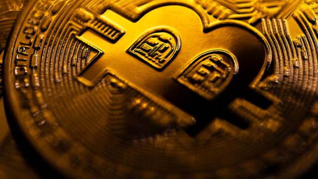 「高く買って、安く売る」ビットコイン企業たち――崩壊が噂されるトレジャリー戦略の現在地
